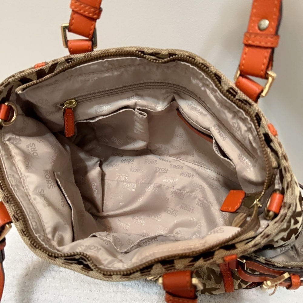 MICHAEL KORS SIGNATURE MONOGRAM GANSEVOORT
BEIGE TANGERINE SATCHEL BAG - Picture 2 of 12